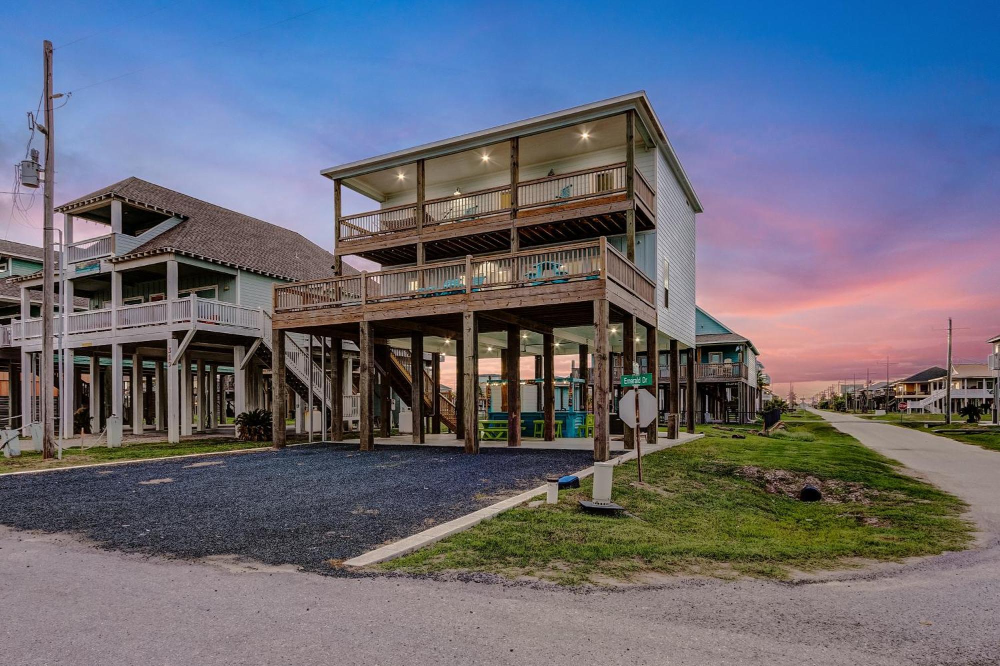 Beachfront - Hot Tub - Bbq - 14 Guests Bolivar Peninsula Экстерьер фото